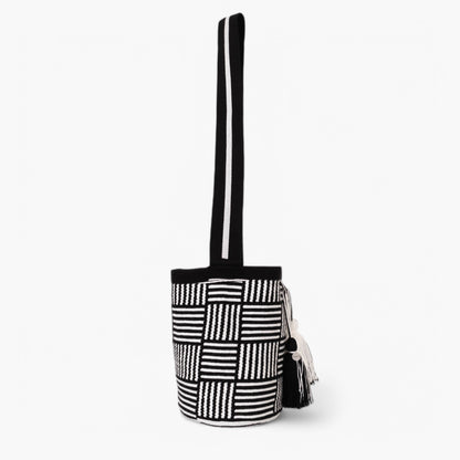 Geometric crossbody bag L | Black